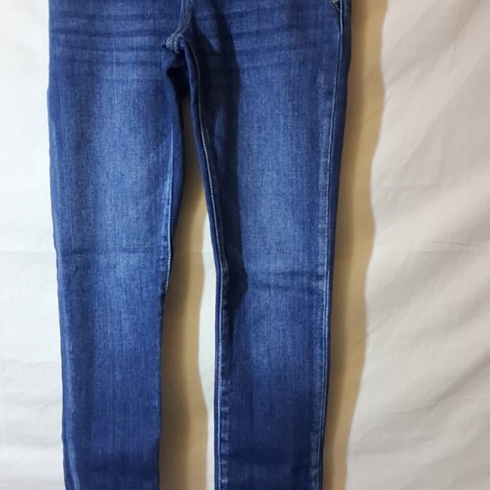 KanCan high-rise skinny jeans in a classic medium blue wash! KanCan is a beloved